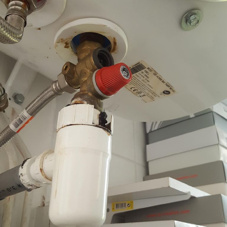 découvrez comment réparer efficacement une fuite de ballon d’eau chaude pour éviter les dégâts et prolonger la durée de vie de votre appareil.