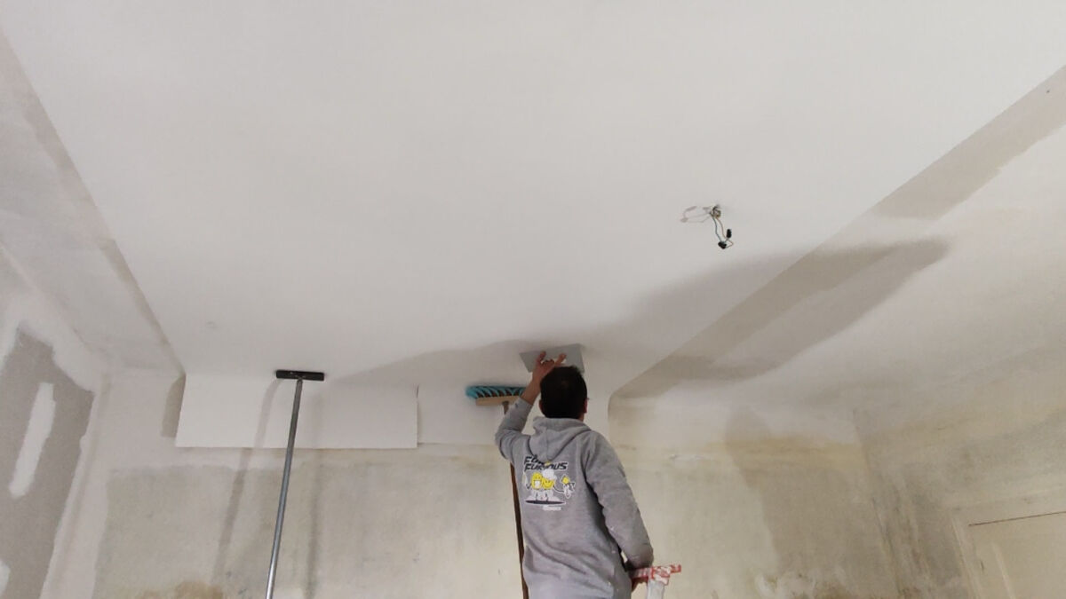 découvrez nos solutions efficaces pour réparer un plafond abîmé et redonnez-lui son aspect neuf rapidement et facilement.