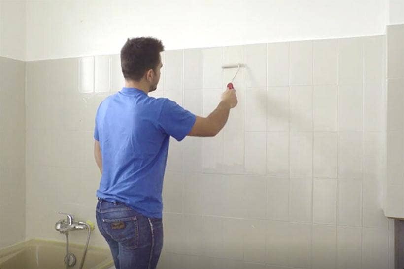 découvrez comment repeindre le carrelage de votre salle de bain facilement et efficacement pour un nouveau look moderne et rafraîchissant.