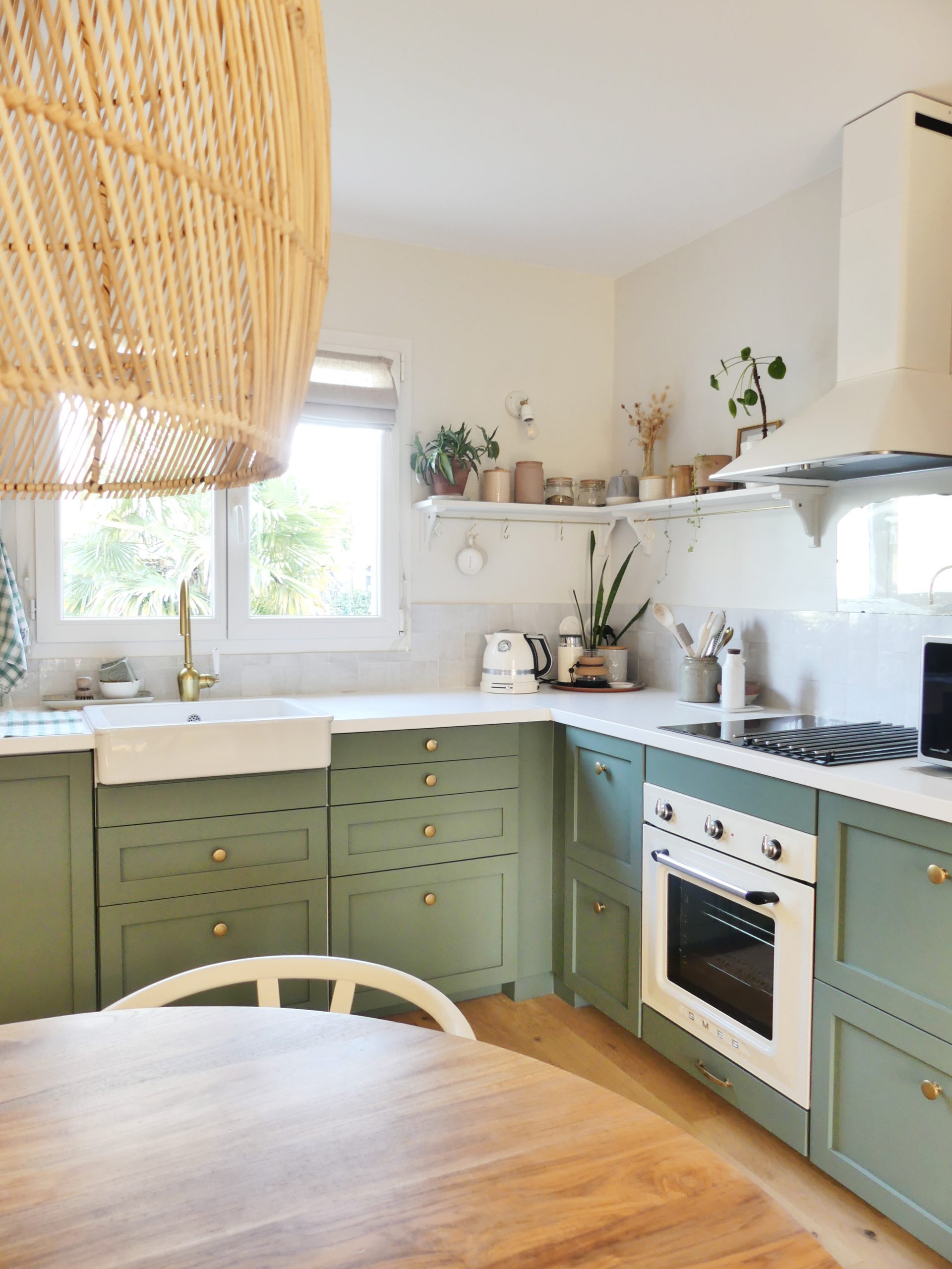 découvrez nos conseils pratiques pour repeindre votre cuisine en bois et lui donner un nouveau souffle avec une finition durable et élégante.