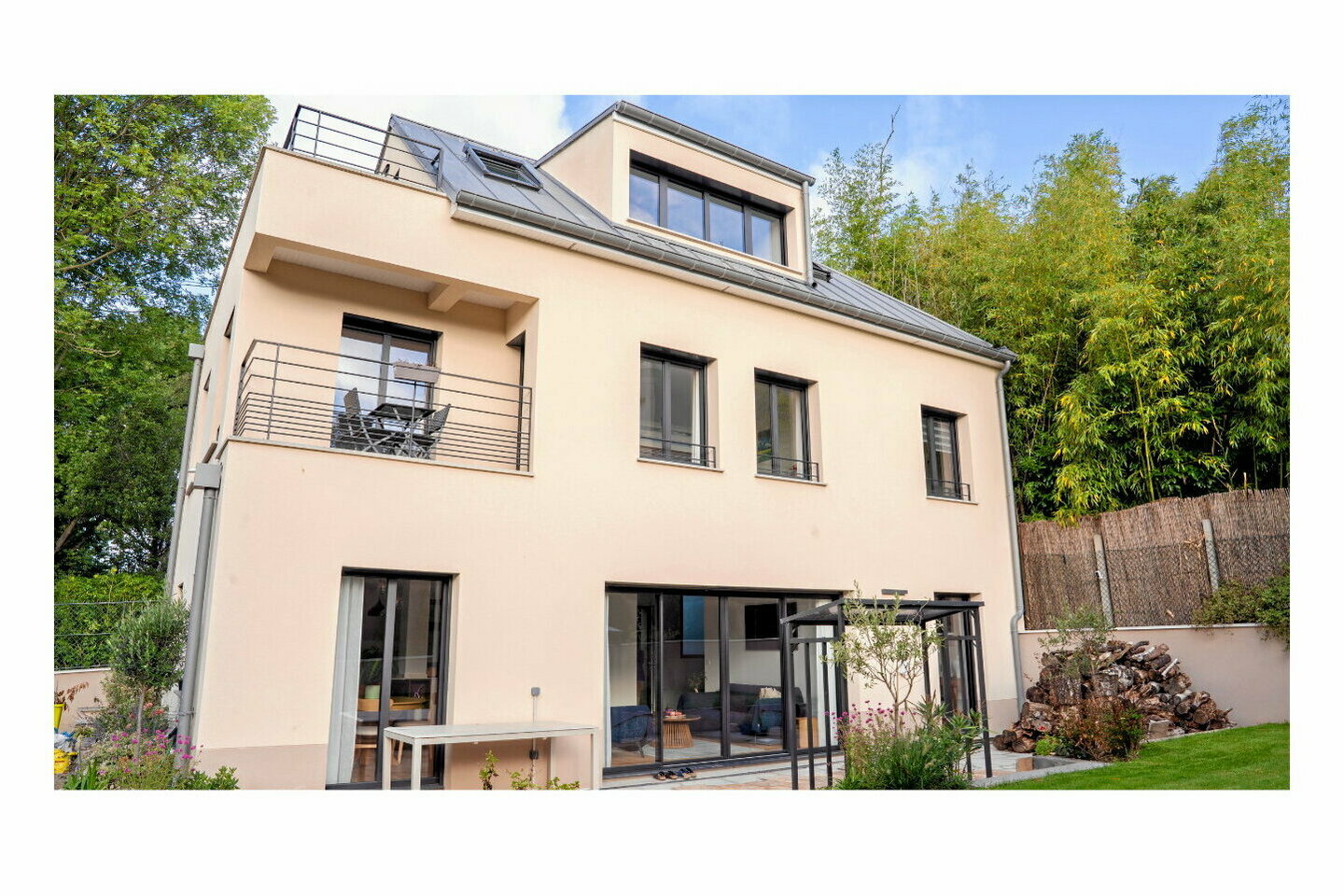 découvrez les clés pour réussir votre projet d'architecture avec un architecte dplg : conseils, étapes essentielles et expertise professionnelle pour concrétiser vos idées.