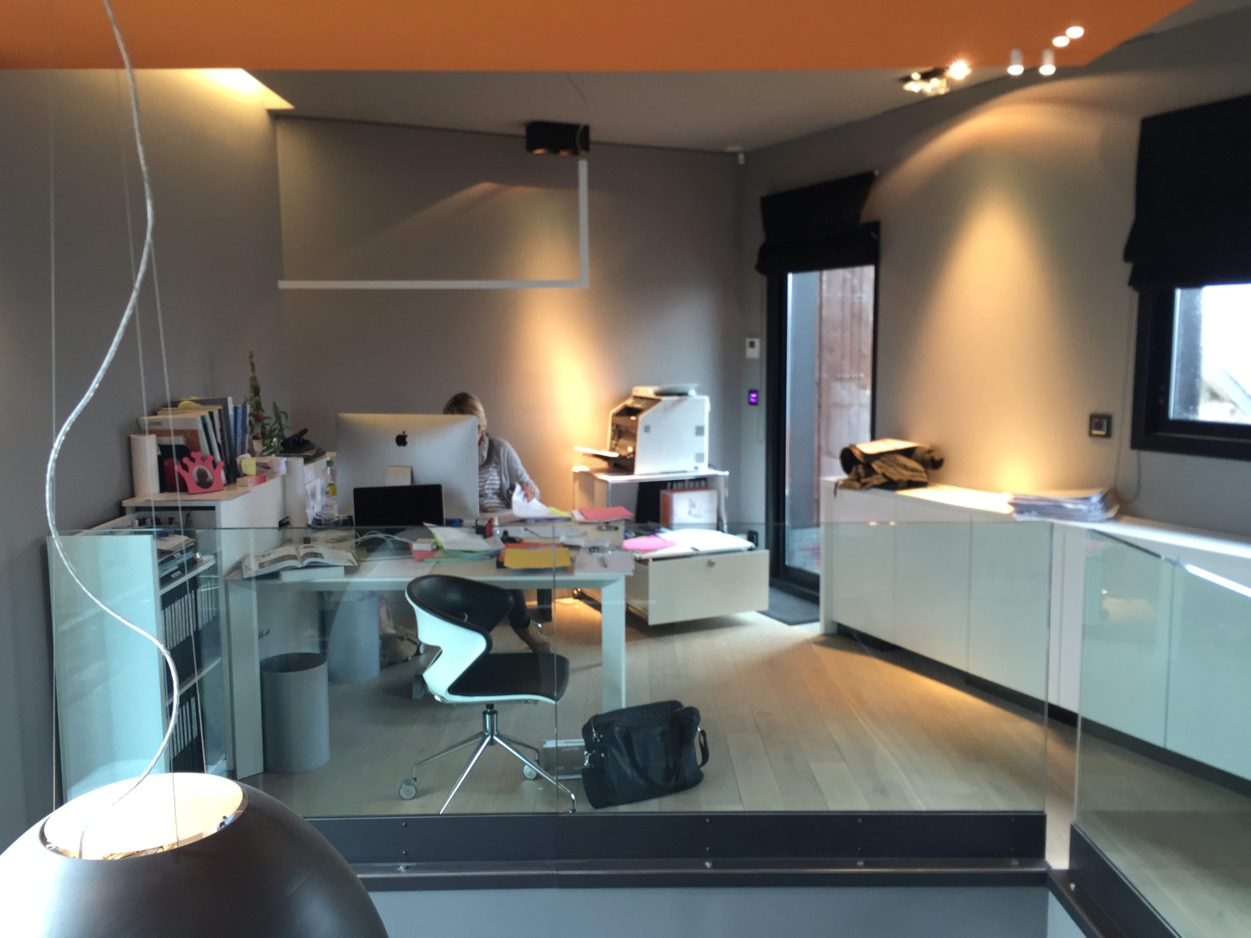 découvrez des conseils essentiels pour réussir la rénovation de vos locaux d'entreprise et optimiser votre espace de travail efficacement.