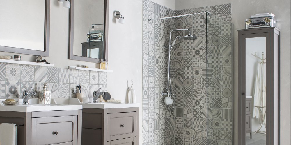 découvrez notre revêtement mural moderne et durable, idéal pour sublimer et protéger votre salle de bain avec élégance et longévité.