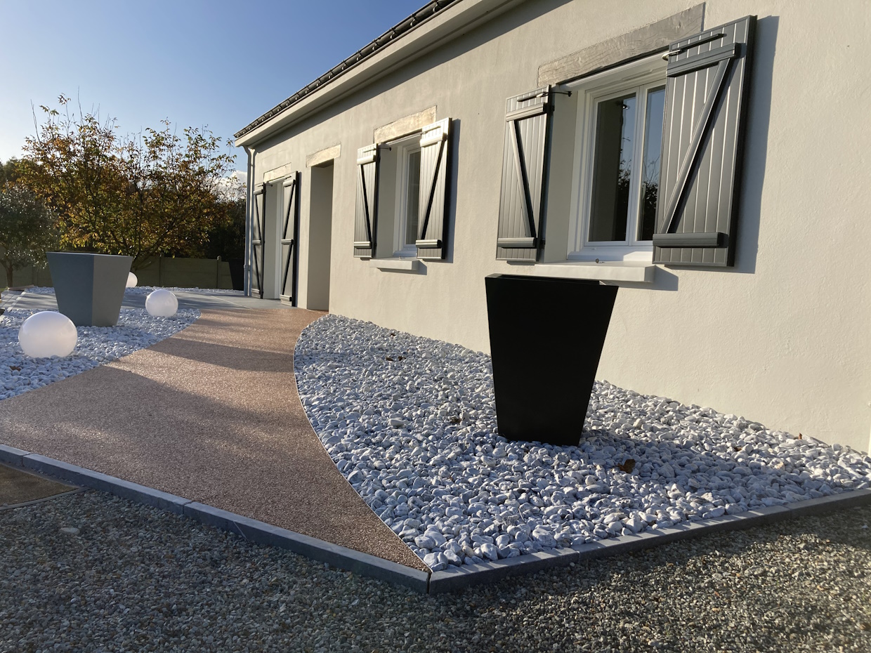 revetement resine tendance pour terrasse 2 découvrez le revêtement résine tendance pour terrasse, alliant design moderne et résistance pour sublimer votre espace extérieur en toute simplicité.