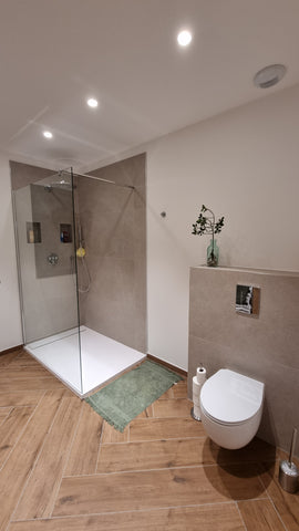 découvrez une salle de bain moderne conçue par un installateur professionnel pour allier esthétisme et fonctionnalité. profitez d'un espace contemporain et optimisé grâce à notre expertise spécialisée.