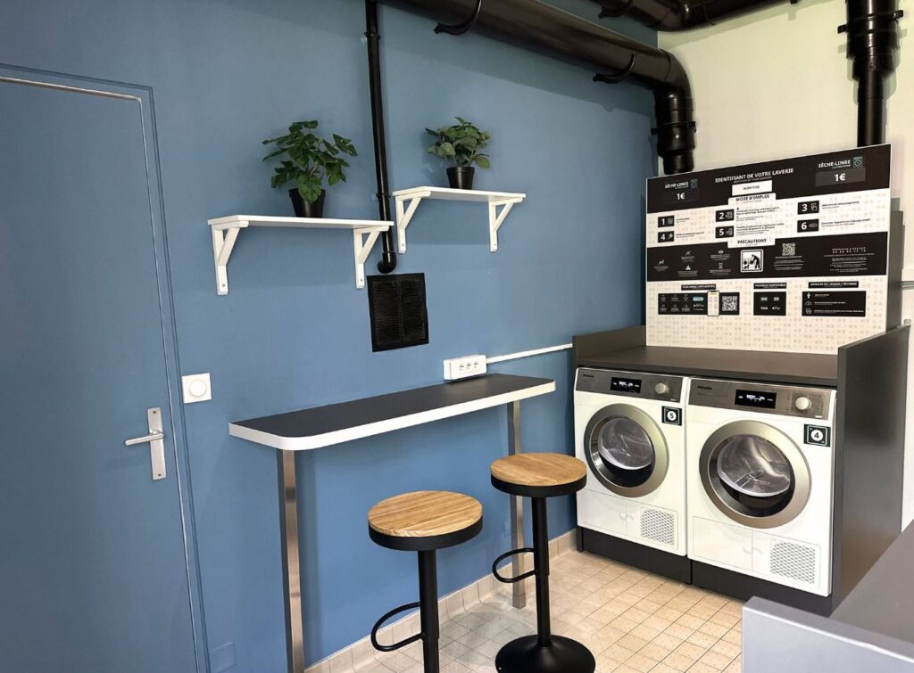 découvrez nos conseils pratiques pour vous laver facilement et confortablement pendant une rénovation, sans accès à une salle de bain fonctionnelle.