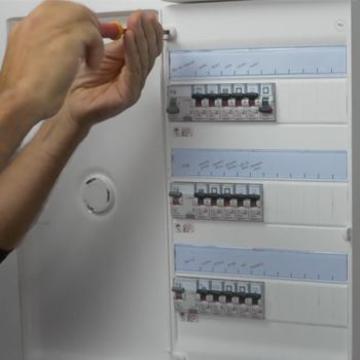 offrez-vous des services électriques fiables et professionnels dans le 9ème arrondissement de paris. installation, dépannage et maintenance par des experts qualifiés.