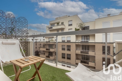 découvrez des surfaces à rénover idéalement situées près des gares de paris, parfaites pour vos projets immobiliers et investissements.