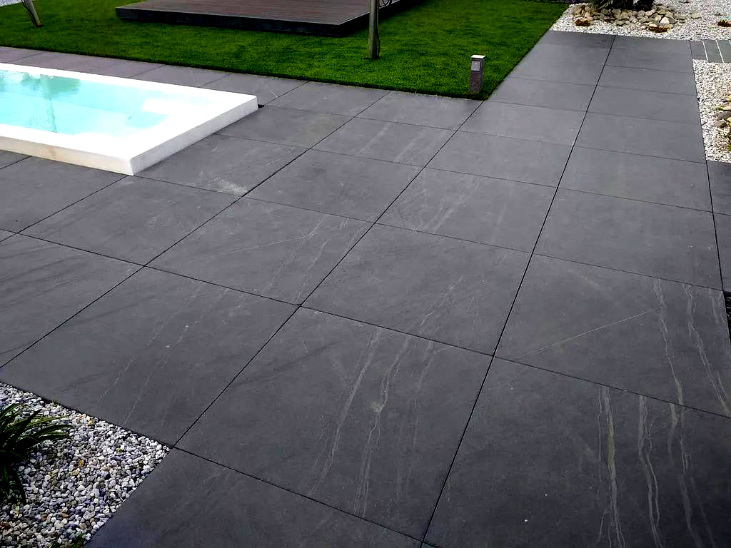 découvrez nos solutions de terrasse enrobée alliant durabilité et esthétisme pour un extérieur moderne et résistant.