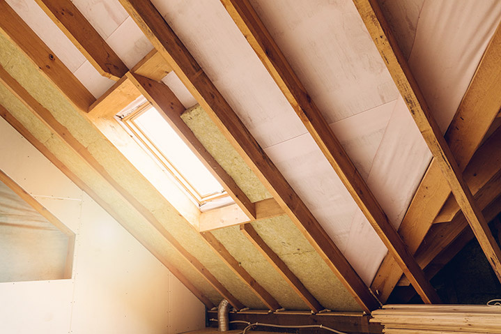 découvrez comment agrandir et optimiser votre espace sous combles à paris grâce à nos solutions de toiture sur mesure. profitez d'un aménagement lumineux et fonctionnel pour votre habitation.