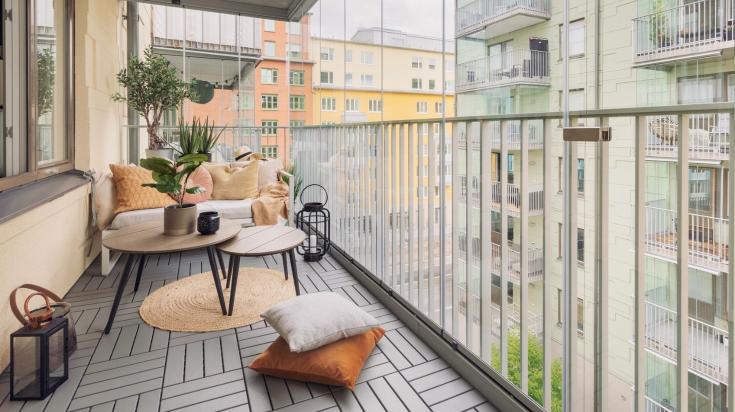 découvrez comment transformer votre balcon en un espace cosy et convivial grâce à des idées déco simples et tendances pour profiter pleinement de votre extérieur.