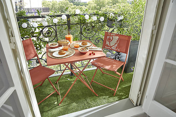découvrez comment transformer votre balcon en un espace cosy et accueillant grâce à nos astuces simples et pratiques pour aménager un coin détente parfait.