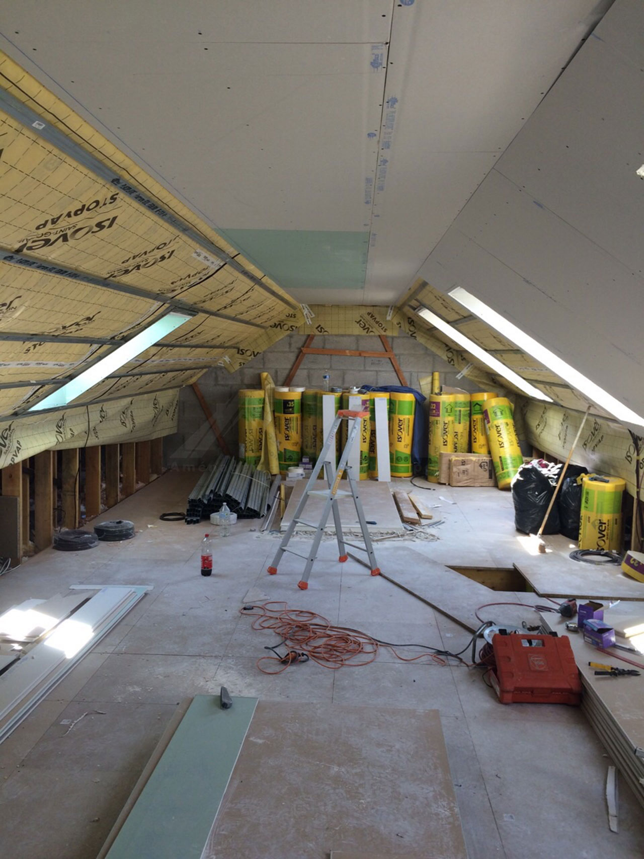 découvrez comment transformer vos combles en un espace tendance, moderne et fonctionnel pour optimiser votre habitation avec style.