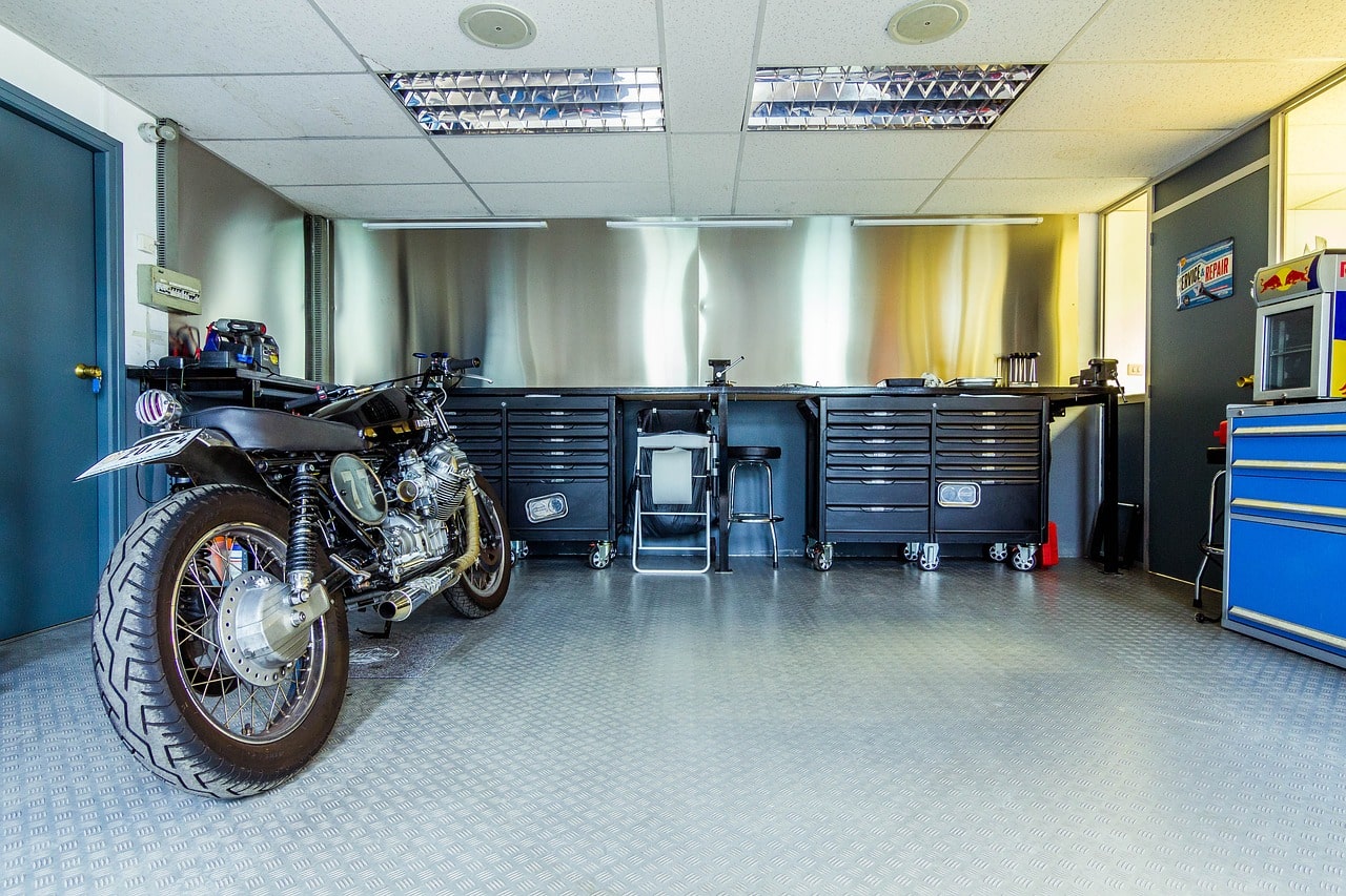 découvrez nos astuces tendance et rentables pour transformer votre garage en une habitation confortable et moderne, optimisant ainsi votre espace et votre investissement.
