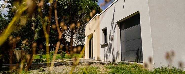 découvrez comment transformer votre garage en habitation confortable. nos conseils pratiques et estimations de prix pour réussir votre projet de rénovation.