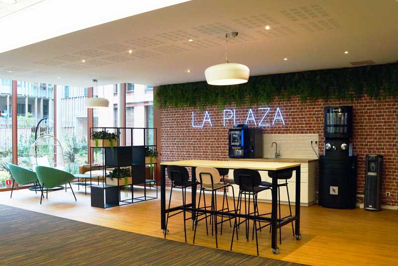 optimisez l'aménagement de vos bureaux à paris grâce à nos experts en travaux professionnels. solutions sur-mesure pour un espace de travail fonctionnel et moderne.