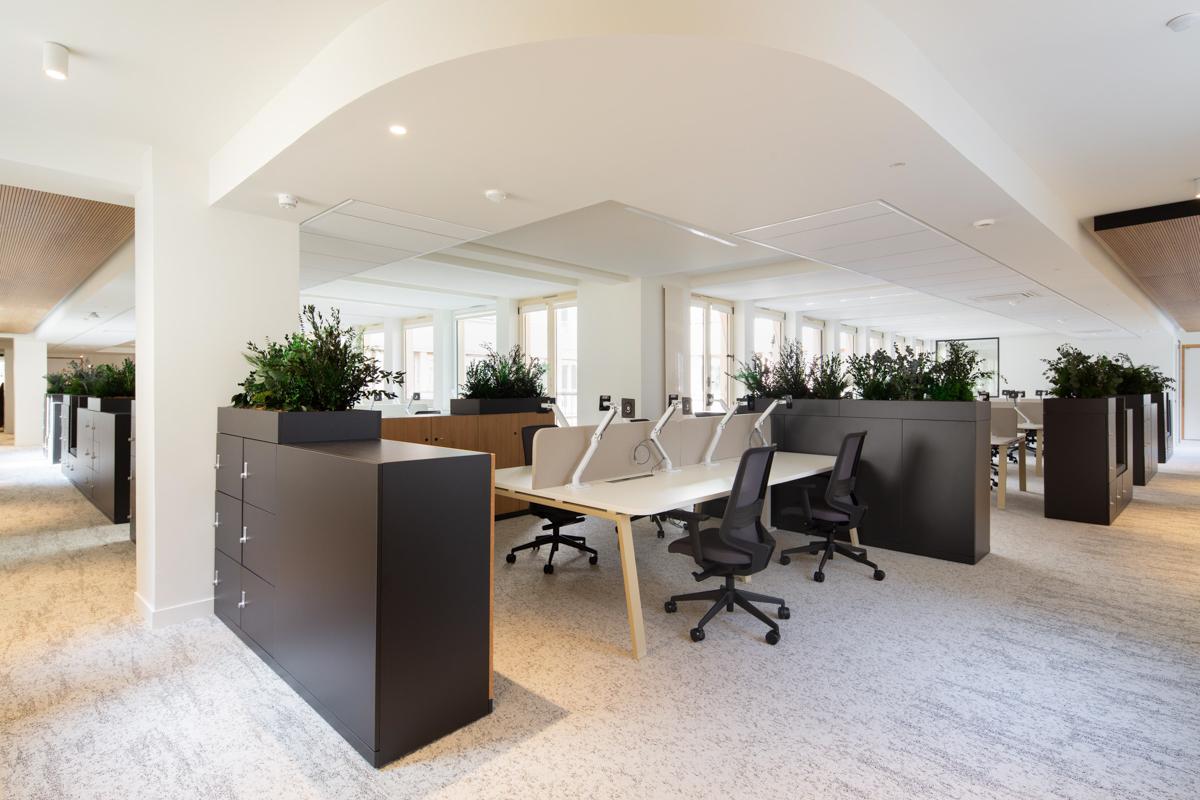 optimisez l'espace de vos bureaux à paris grâce à nos experts en travaux. aménagement sur mesure, rénovation et conseils personnalisés pour un environnement de travail performant.