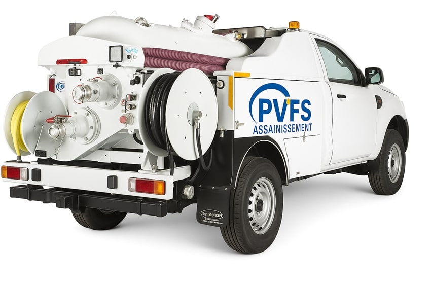 service urgent de débouchage wc à paris disponible 24h/24 et 7j/7. intervention rapide et efficace pour tous problèmes de canalisation.