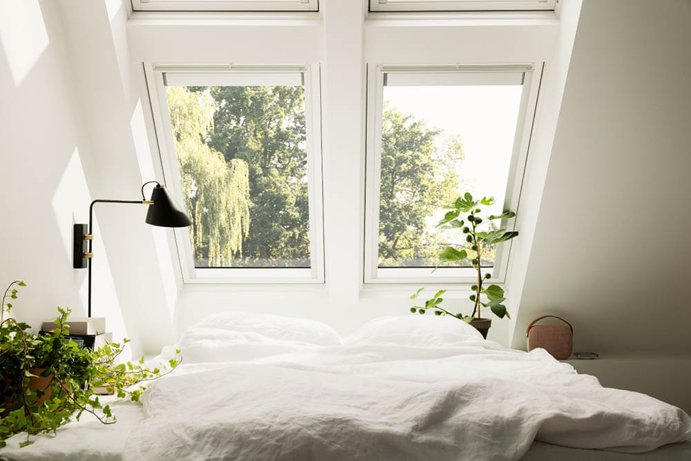 découvrez notre sélection de velux grand format pour apporter lumière et ventilation optimale à vos espaces. idéal pour les grandes pièces et combles aménagés.