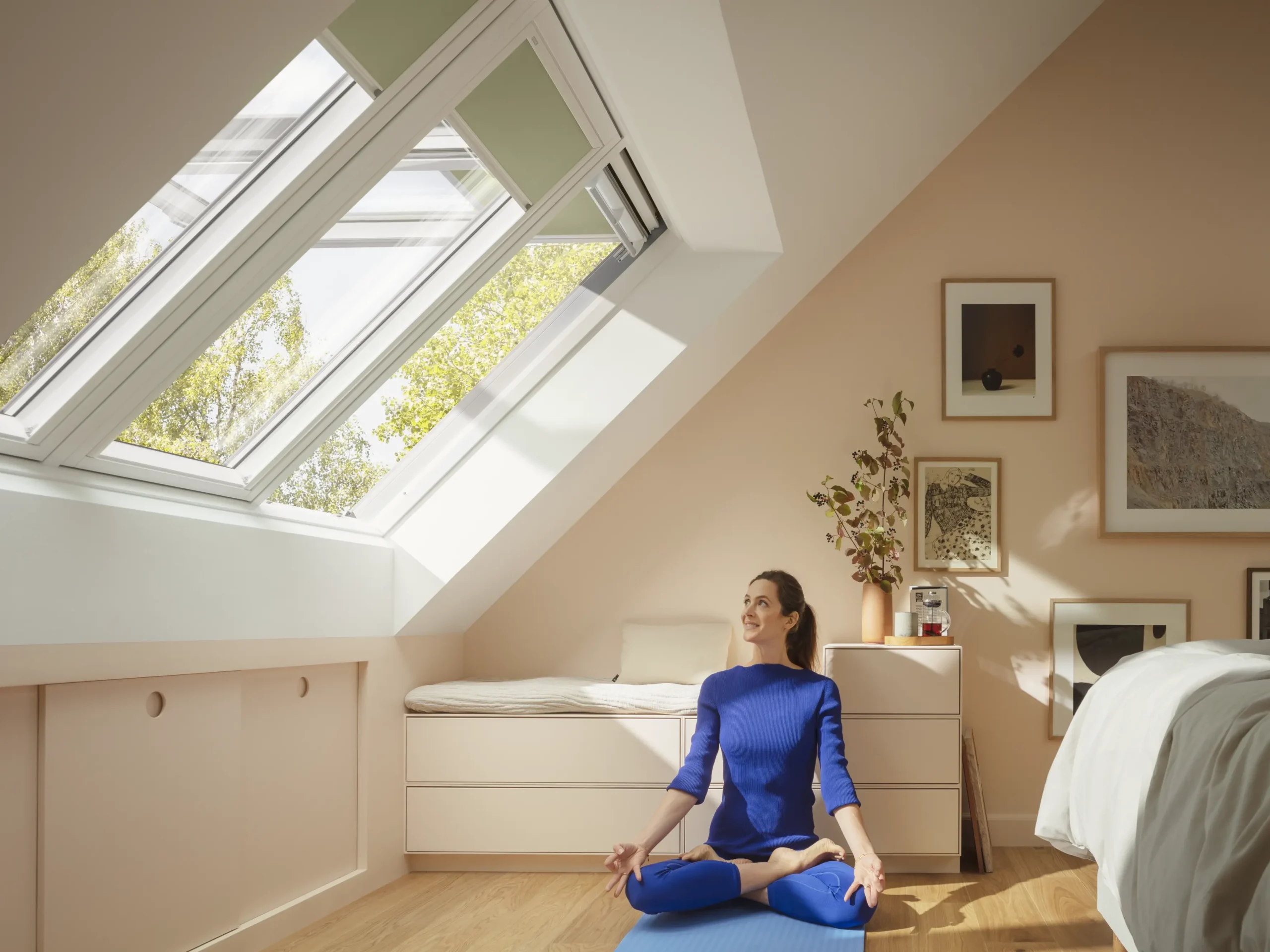découvrez notre sélection de velux petits formats, idéaux pour apporter lumière et ventilation dans les espaces réduits. profitez d’une installation facile et d’une qualité optimale pour vos combles et petits espaces.