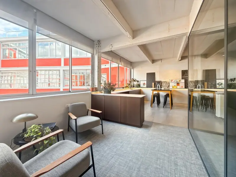 découvrez des bureaux à rénover à paris, idéaux pour créer un espace de travail personnalisé. opportunité d'investissement au cœur de la capitale.