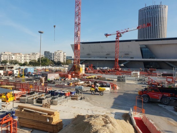 découvrez nos visites de chantiers dédiées à la rénovation en entreprises à paris. suivez l'avancement de vos projets avec des experts qualifiés pour garantir qualité et conformité.