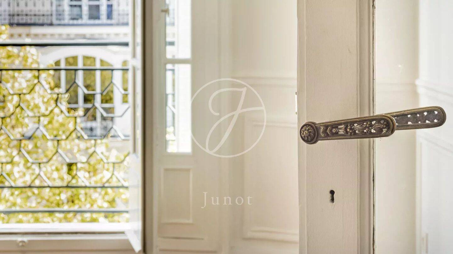 découvrez nos offres d'achat d'appartements à rénover à paris. idéal pour investissement ou résidence, profitez d'un potentiel unique au cœur de la capitale.