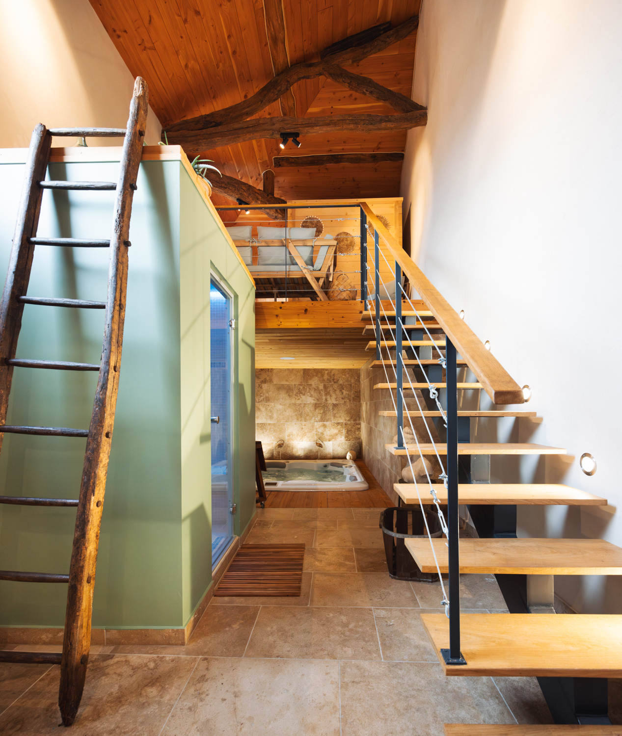 découvrez une agence d'architectes d'intérieur passionnée, créant des espaces uniques et sur mesure pour sublimer votre cadre de vie.