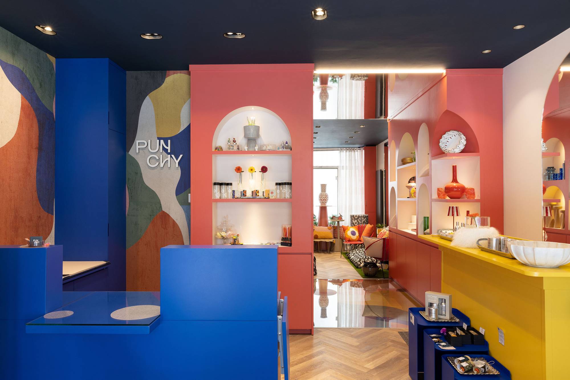 agence d’architecture intérieure sur-mesure, spécialisée dans la création d’espaces personnalisés alliant design, fonctionnalité et élégance pour répondre à vos besoins uniques.