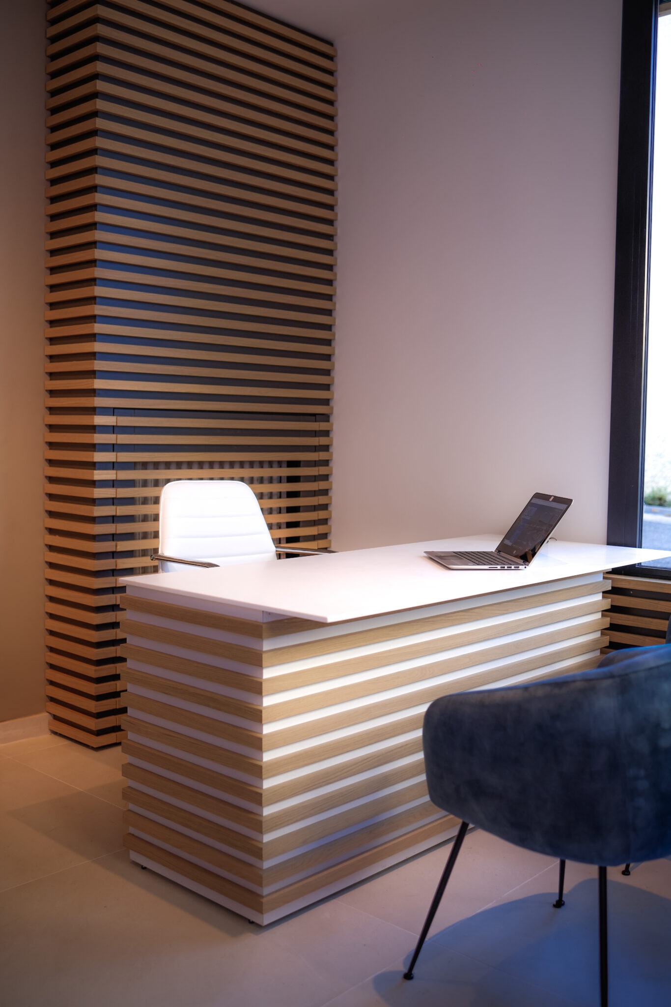 découvrez notre agence de design intérieur sur-mesure, spécialisée dans la création d'espaces uniques et personnalisés qui reflètent votre style et répondent à vos besoins.