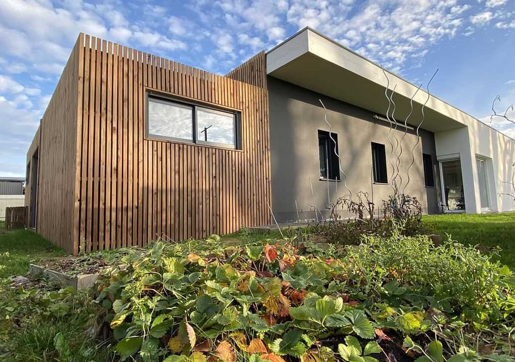 découvrez comment agrandir votre maison avec une extension en bois, une solution écologique et esthétique pour gagner de l'espace tout en valorisant votre habitat.