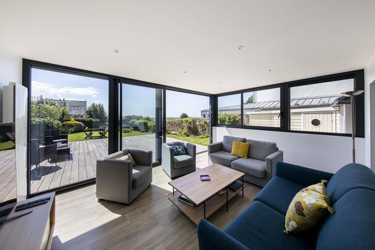 découvrez les prix et astuces pour agrandir votre maison tout en maîtrisant votre budget. conseils pratiques pour réussir vos travaux d'extension.