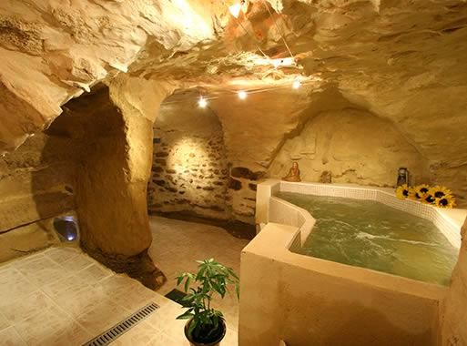 découvrez nos solutions d'aménagement de cave pour optimiser votre espace de stockage et créer un lieu fonctionnel et esthétique adapté à vos besoins.