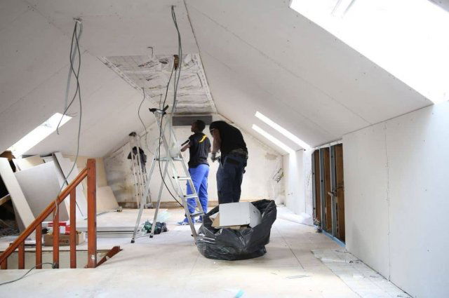 découvrez notre guide complet pour l'aménagement de combles avec des conseils pratiques et un devis détaillé pour transformer votre espace sous toiture.