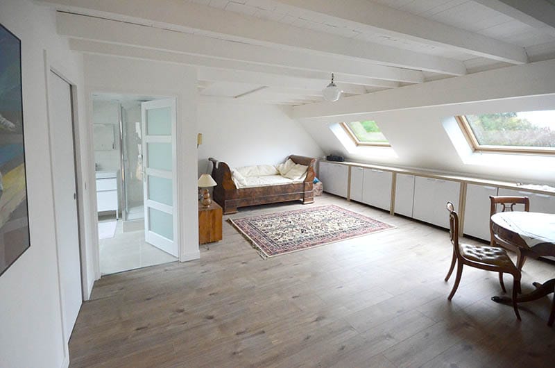 découvrez comment aménager vos combles pour optimiser votre espace de vie, avec des conseils pratiques et des idées inspirantes pour un intérieur confortable et fonctionnel.