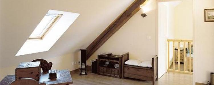 découvrez notre guide complet sur l'aménagement des combles, avec une estimation précise des prix au mètre carré pour transformer votre espace sous toit.