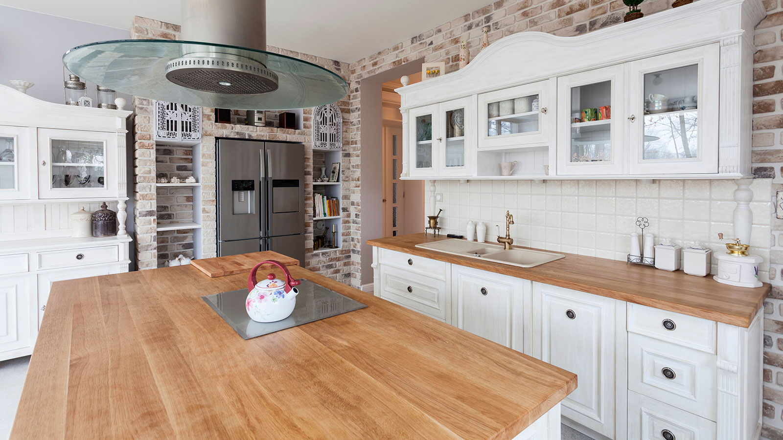 découvrez nos idées d'aménagement pour une cuisine rustique alliant charme traditionnel et fonctionnalité moderne, parfaite pour un intérieur chaleureux et convivial.