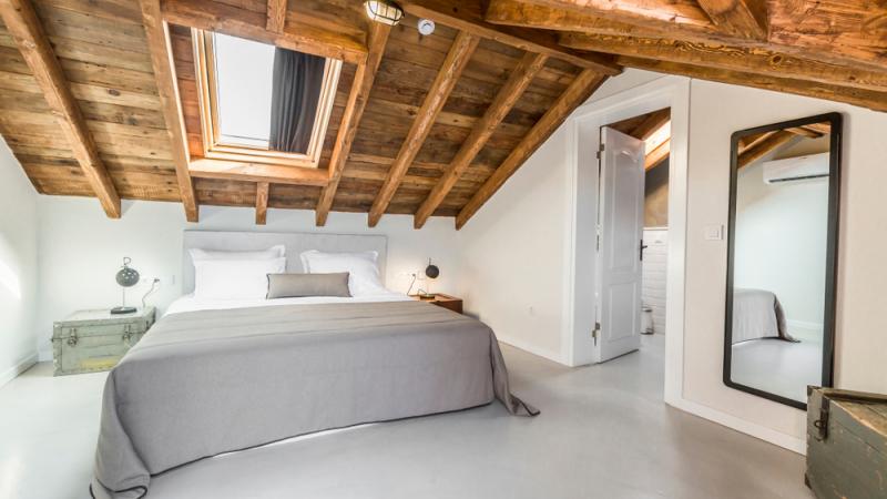 découvrez nos solutions d'aménagement pour transformer votre grenier en une chambre confortable avec salle de bain moderne. optimisez l'espace et apportez lumière et fonctionnalité à votre maison.