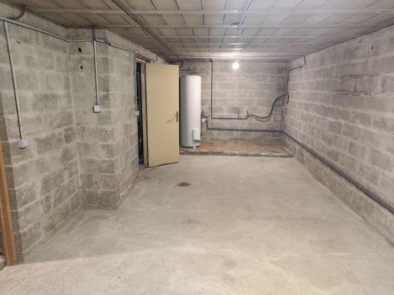 découvrez nos solutions d'aménagement de sous-sol pour optimiser votre espace, créer une pièce confortable et valoriser votre maison.