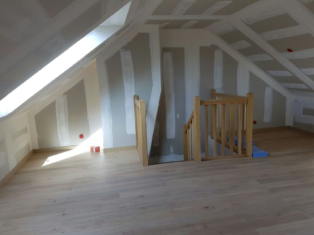 découvrez des solutions astucieuses pour aménager vos combles non aménageables et optimiser cet espace souvent négligé de votre maison.