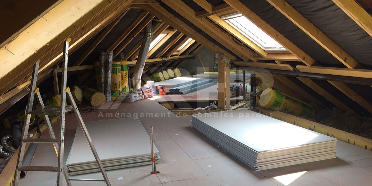 découvrez comment aménager vos combles vous-même grâce à nos conseils pratiques et astuces pour optimiser votre espace sous toiture facilement et à moindre coût.