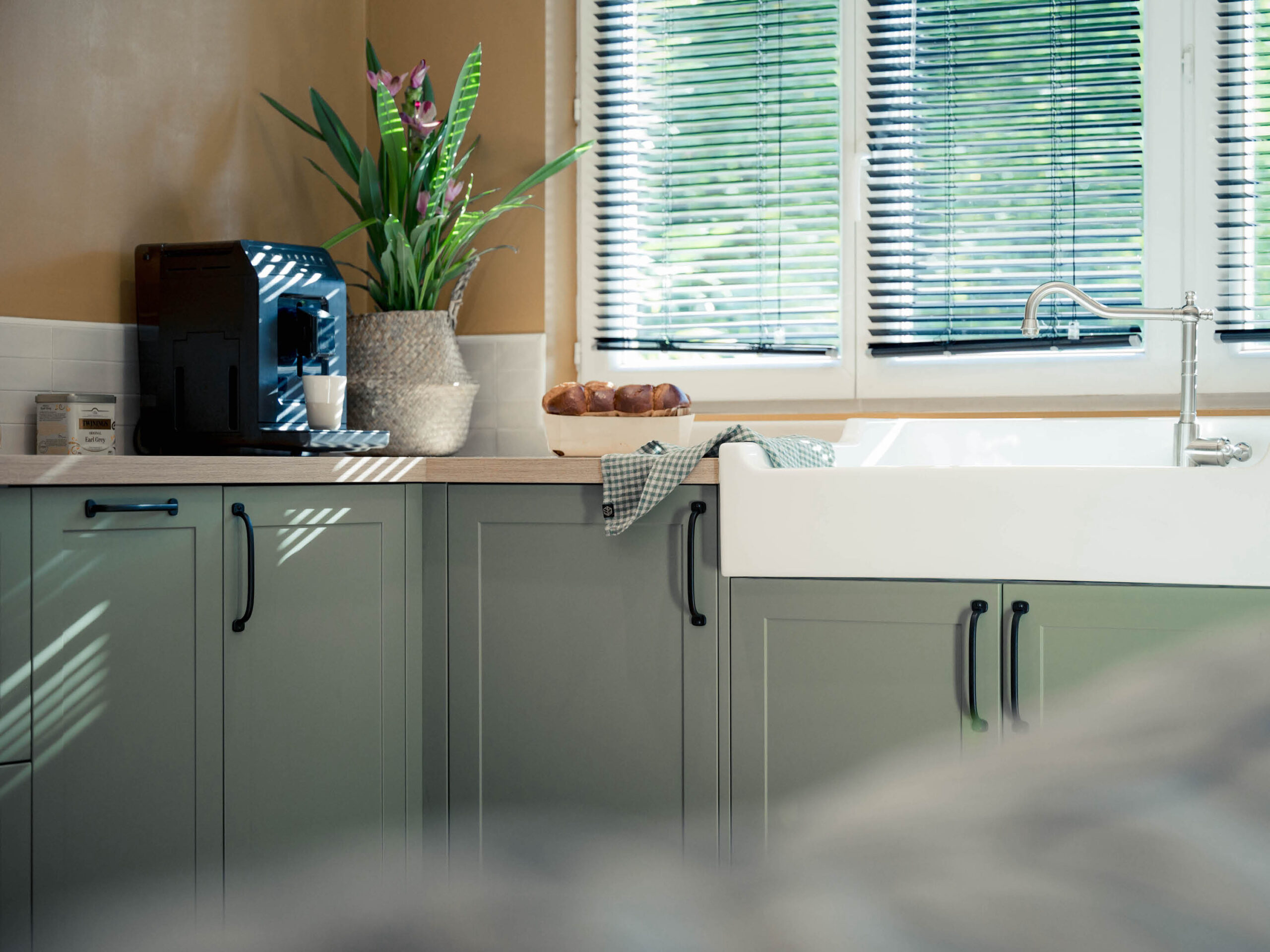 découvrez nos conseils et astuces pour aménager efficacement une cuisine de 10 m², alliant fonctionnalité et esthétique pour un espace optimisé et convivial.