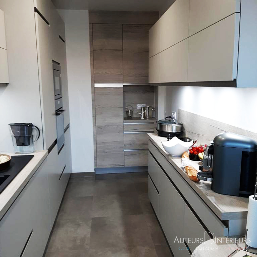 découvrez comment aménager une cuisine en parallèle pour optimiser l'espace et créer un environnement fonctionnel et moderne.