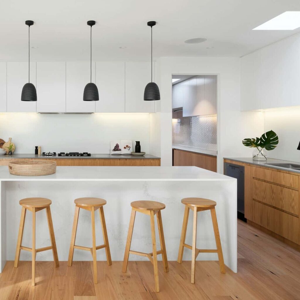 découvrez comment aménager une cuisine ouverte sur le salon pour créer un espace convivial, fonctionnel et moderne qui optimise la lumière et la circulation.