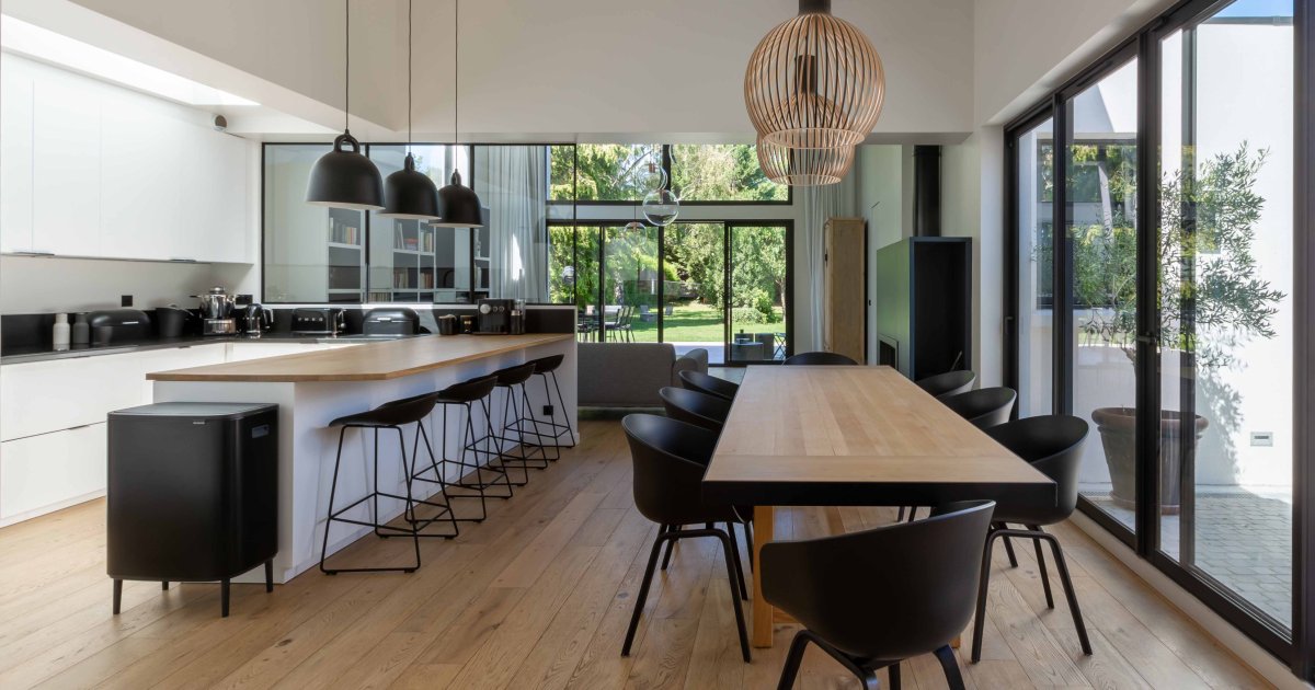 découvrez comment aménager une cuisine ouverte fonctionnelle et esthétique pour optimiser votre espace de vie et faciliter le partage en famille.