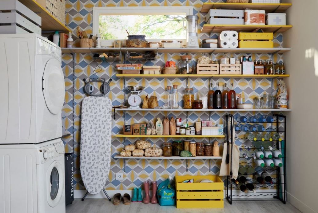 découvrez des astuces pratiques pour aménager un petit cellier de manière fonctionnelle et esthétique, optimisant chaque espace pour un rangement efficace.