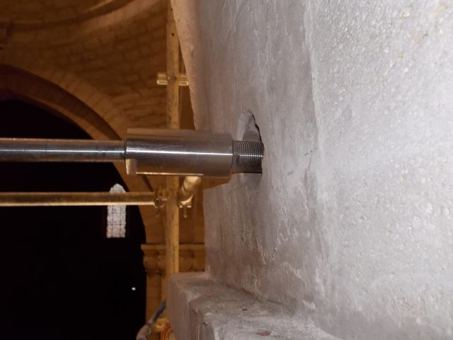 découvrez nos solutions d'ancrage pour maison, assurant stabilité et sécurité de votre habitation face aux intempéries et mouvements de terrain.