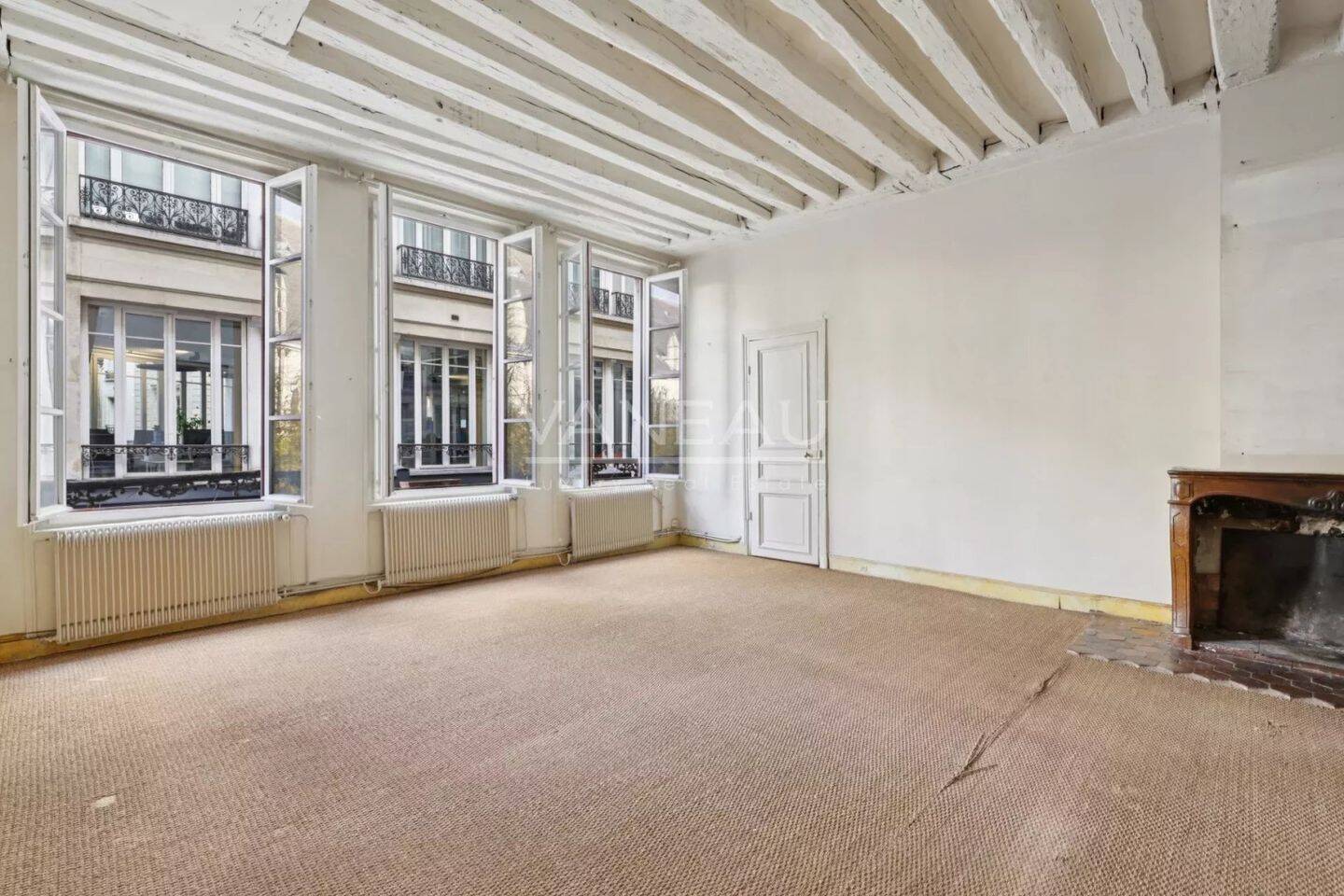 découvrez cet appartement à rénover à paris, une opportunité idéale pour créer votre espace de vie sur mesure dans un emplacement privilégié.