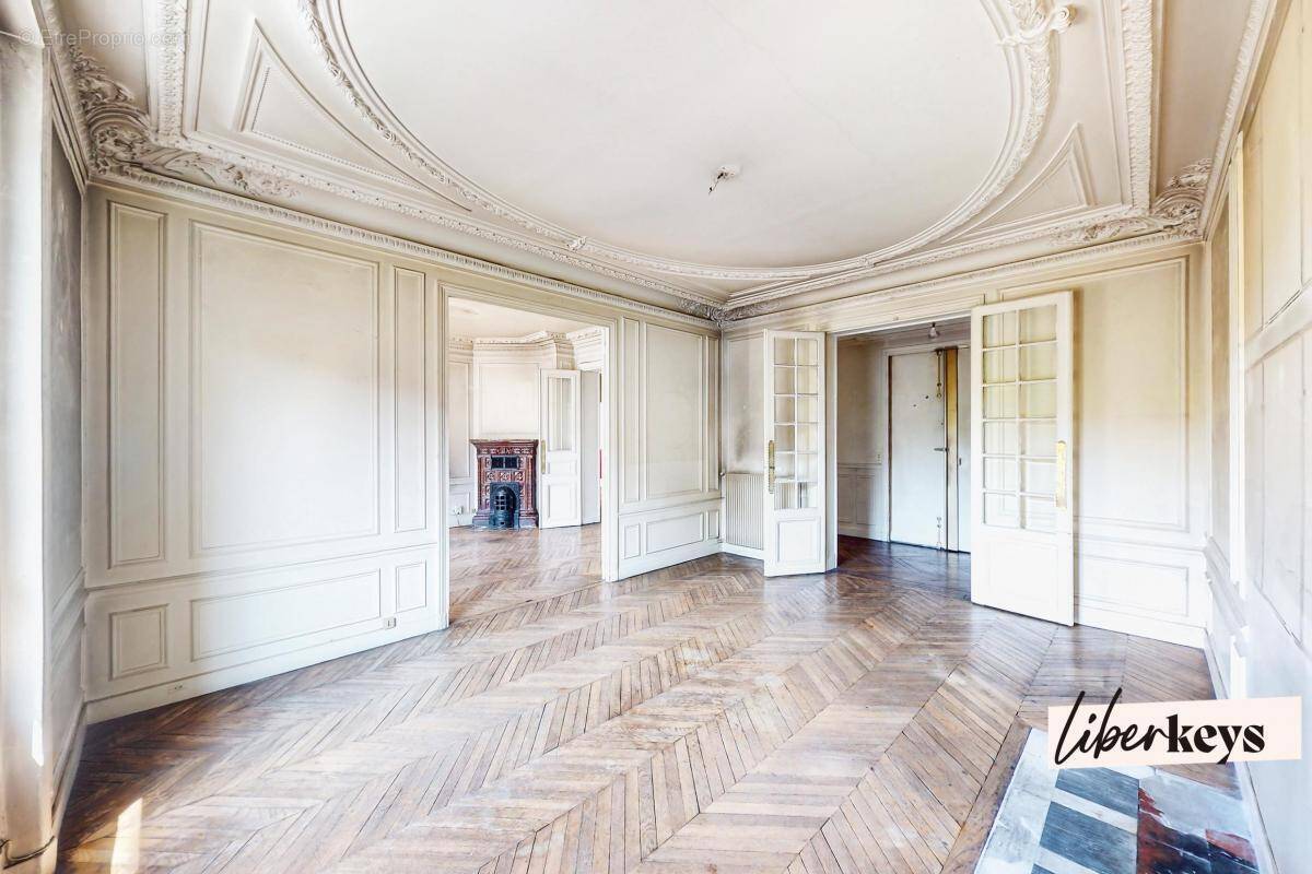 découvrez cet appartement à rénover à paris, offrant un potentiel unique pour créer votre espace de vie idéal au cœur de la capitale.