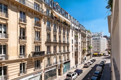 appartement à rénover proche de la gare à paris, idéal pour investissement ou résidence. découvrez un potentiel unique au cœur de la capitale.